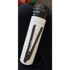 NUME hair straightener